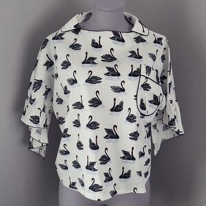 FB68 Swan Print Ruffle Sleeve Blouse, White & Black Sz L